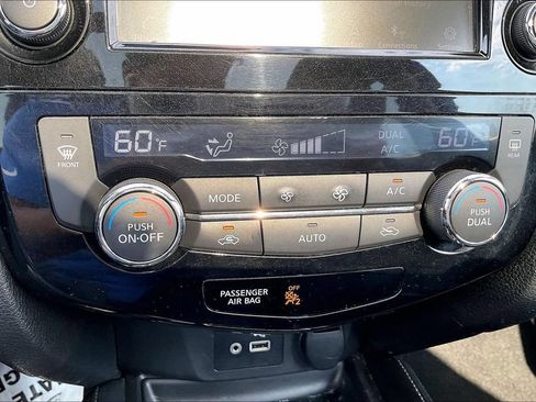 Used 2018 Nissan Rogue SL w/ Premium Package AWD/4WD image 16