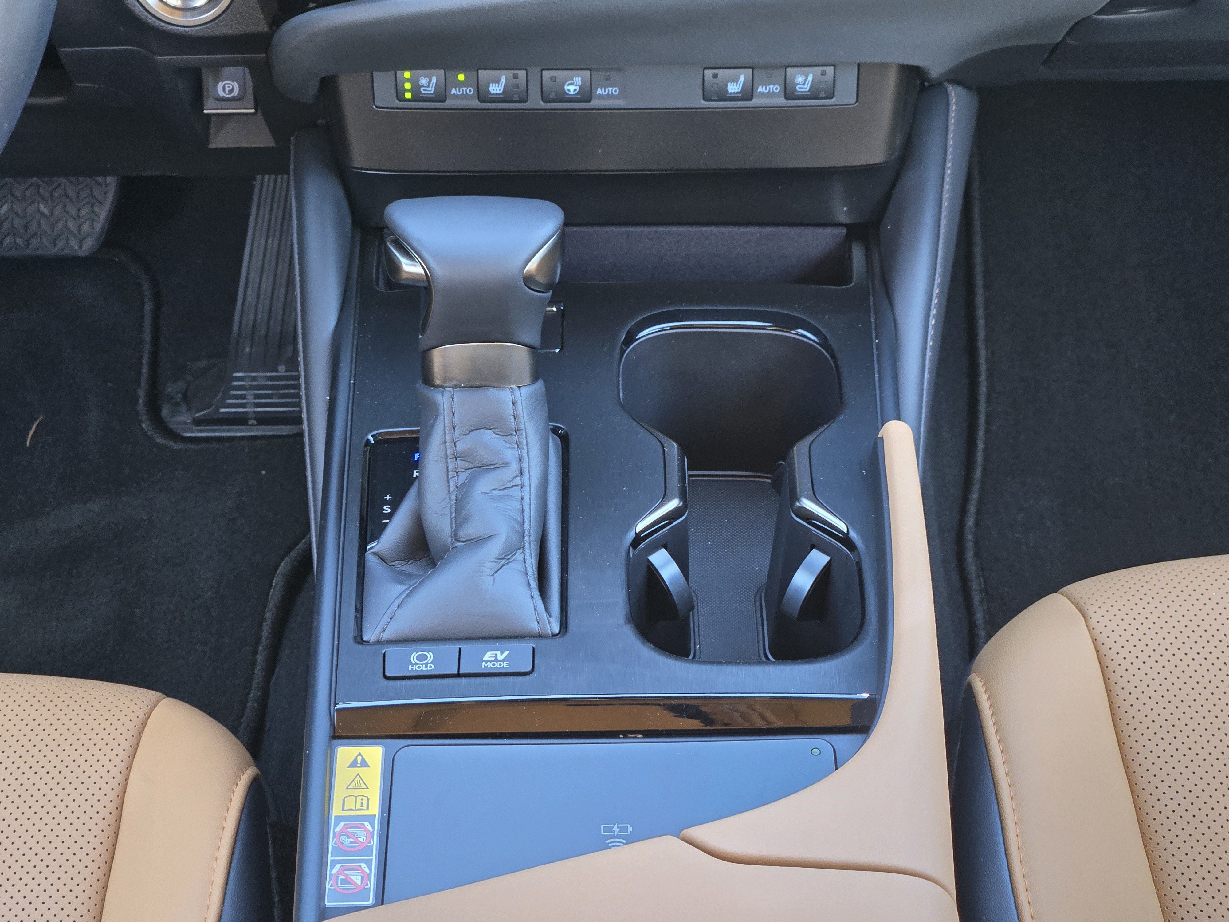 Used 2025 Lexus ES 300h w/ Premium Package FWD image 24