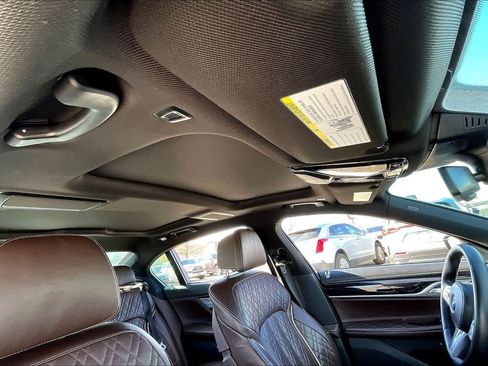 Used 2022 BMW 740i w/ Luxury Rear Seating Package image 11