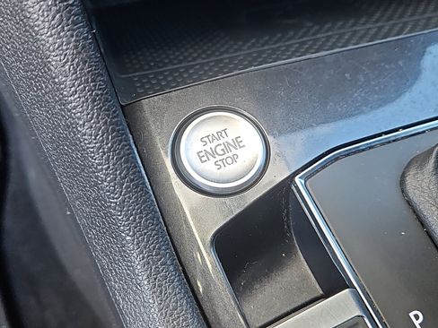 Used 2021 Volkswagen Tiguan SE R-Line image 16