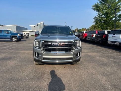 Used 2023 GMC Yukon XL SLT w/ SLT Premium Package AWD/4WD image 3