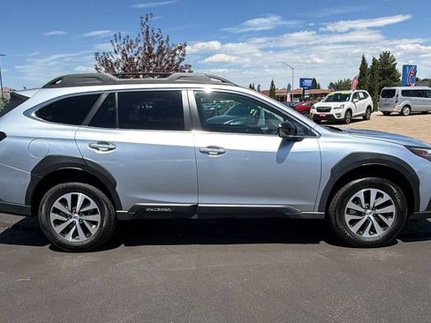 Used 2024 Subaru Outback Premium AWD/4WD image 2