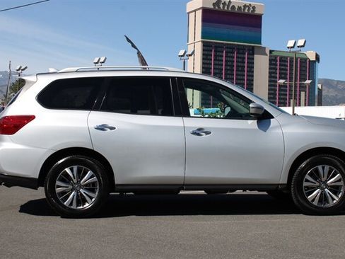 Used 2020 Nissan Pathfinder SL AWD/4WD image 11