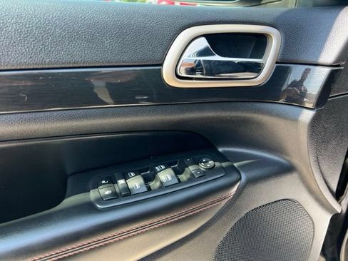 Used 2017 Jeep Grand Cherokee Laredo AWD/4WD image 21