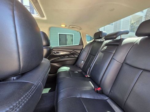 Used 2015 INFINITI Q70 3.7 RWD image 43