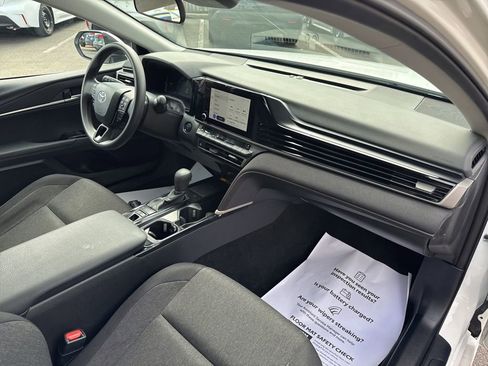 Used 2025 Toyota Camry LE image 23