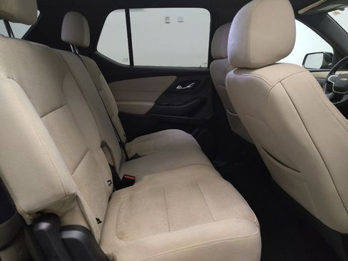 Used 2022 Chevrolet Traverse LS image 19