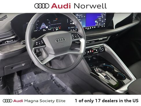 Used 2025 Audi Q5 Premium Plus w/ Premium Plus AWD/4WD image 2
