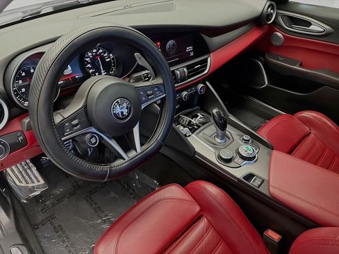 Used 2017 Alfa Romeo Giulia Ti w/ TI 19" Sport Package RWD image 7
