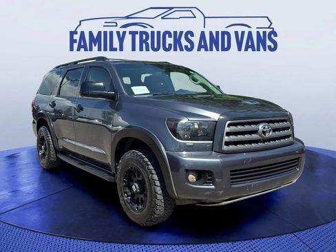 Used 2017 Toyota Sequoia SR5 w/ Premium Package AWD/4WD image 7