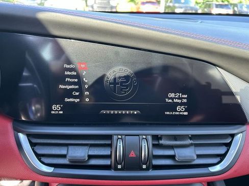 Used 2018 Alfa Romeo Giulia Ti Sport w/ Quick Order Package 22S Sport AWD/4WD image 20