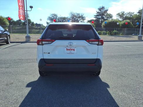 Certified 2020 Toyota RAV4 XLE w/ Convenience Package FWD image 5