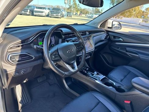 Used 2022 Chevrolet Bolt EUV LT w/ Convenience Package image 9