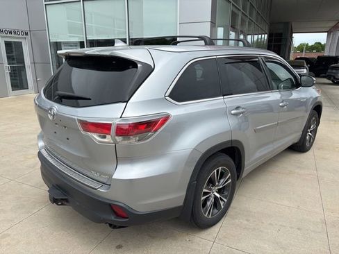 Used 2016 Toyota Highlander XLE AWD/4WD image 7