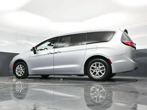 Certified 2024 Chrysler Pacifica Touring-L FWD image 60