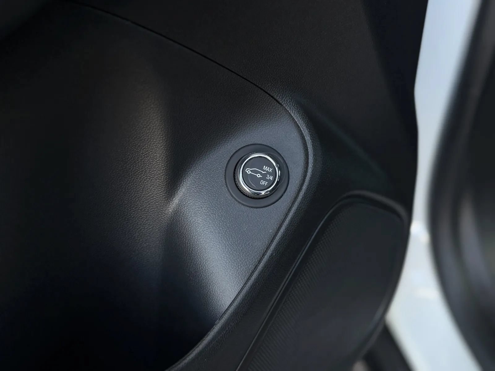 Used 2023 Buick Encore GX Essence w/ Experience Buick Package FWD image 28