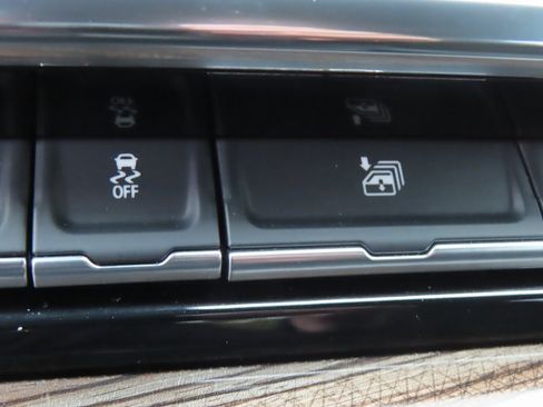 Used 2025 Chevrolet Silverado 1500 LT image 10