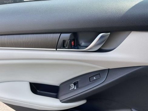 Used 2018 Honda Accord Touring image 15