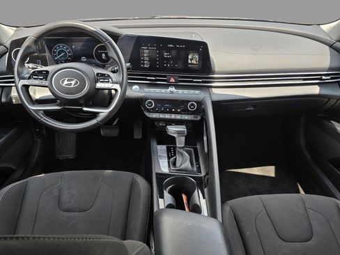 Used 2025 Hyundai Elantra SEL FWD image 10