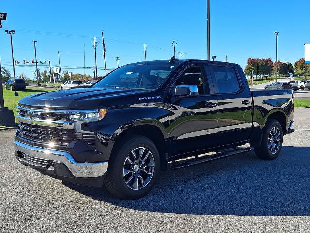 Used 2024 Chevrolet Silverado 1500 LT AWD/4WD image 3