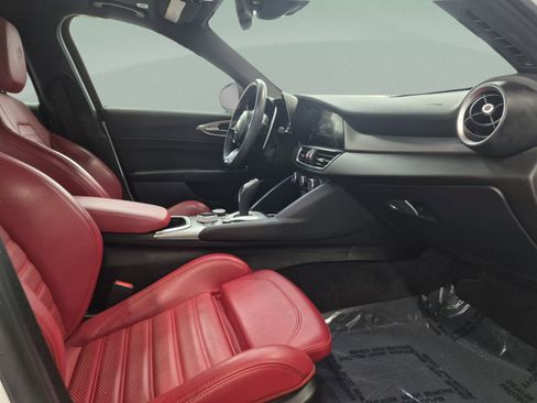Used 2023 Alfa Romeo Giulia Veloce RWD image 20