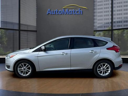 Used 2018 Ford Focus SE w/ Cold Weather Package image 7