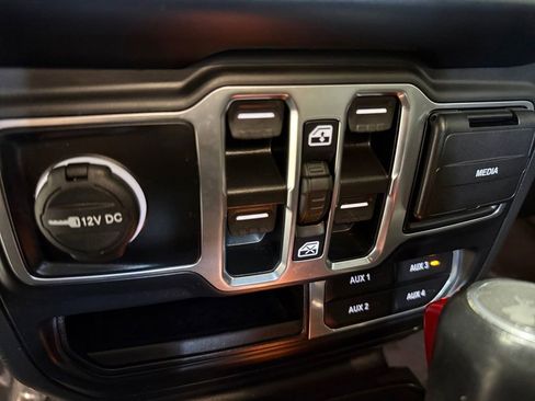 Used 2022 Jeep Wrangler Unlimited Sahara AWD/4WD image 28
