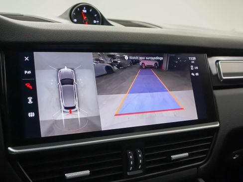 Certified 2023 Porsche Cayenne Platinum Edition image 31