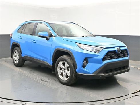 Used 2019 Toyota RAV4 XLE image 4