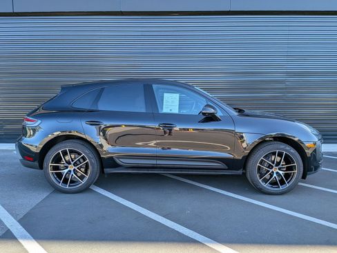 Certified 2025 Porsche Macan image 8