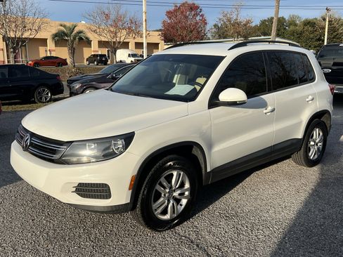 Used 2016 Volkswagen Tiguan S image 1