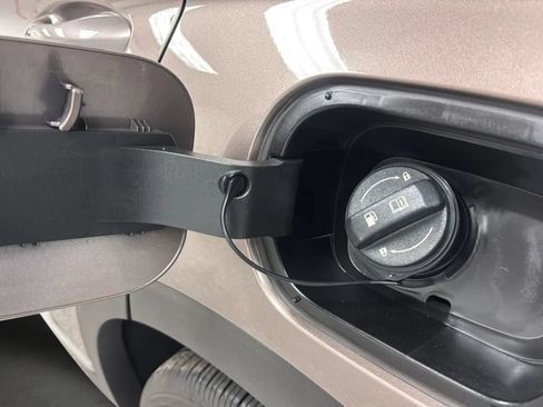 Used 2020 Hyundai Santa Fe SE FWD image 27