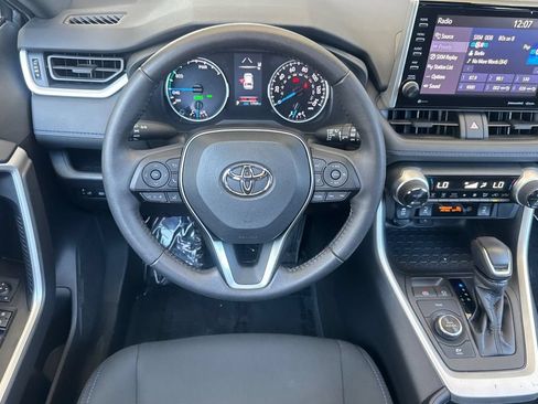 Used 2022 Toyota RAV4 SE w/ Convenience Package AWD/4WD image 13