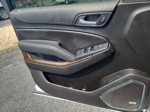 Used 2019 Chevrolet Suburban LT image 24