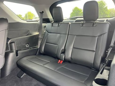 Certified 2024 Ford Explorer XLT AWD/4WD image 7