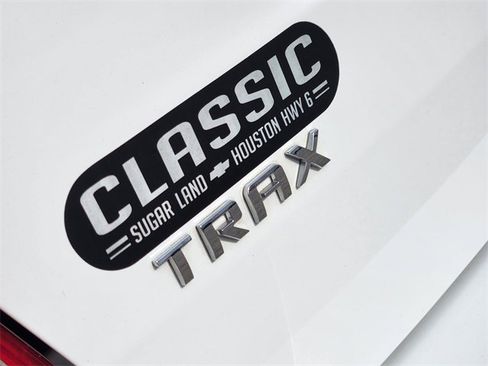 Used 2022 Chevrolet Trax LS w/ Tint and Cruise Package image 12