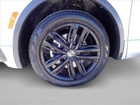 Used 2022 Volkswagen Tiguan SE R-Line AWD/4WD image 7