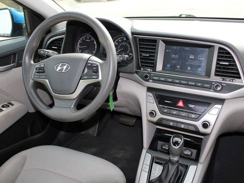 Used 2017 Hyundai Elantra SE FWD image 7