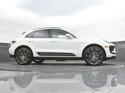 New 2026 Porsche Macan AWD/4WD image 40