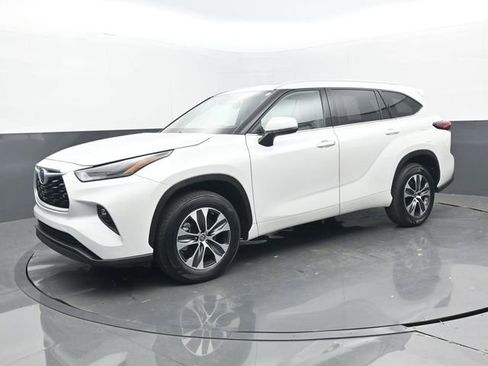 Used 2022 Toyota Highlander XLE image 24