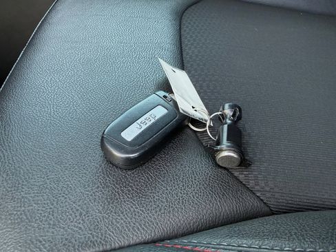 Used 2024 Jeep Compass Trailhawk image 30