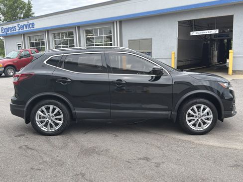 Used 2021 Nissan Rogue Sport SV FWD image 13