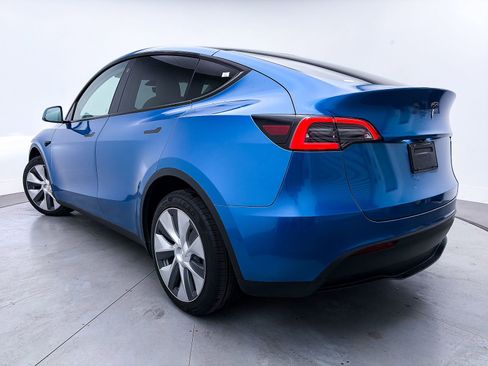 Used 2022 Tesla Model Y Long Range image 2