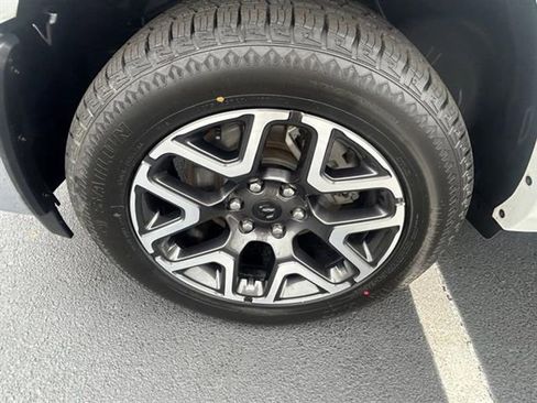 Used 2025 RAM 1500 Laramie AWD/4WD image 35