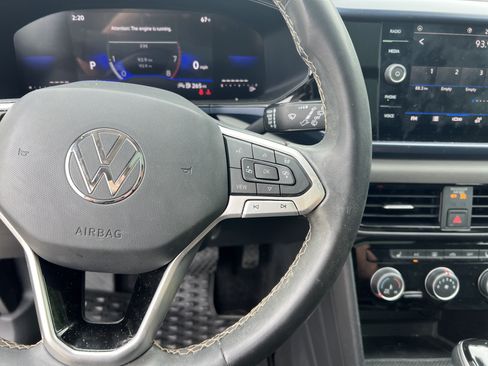 Certified 2023 Volkswagen Taos SE w/ Panoramic Sunroof Package FWD image 18