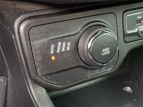 Used 2018 Jeep Renegade Sport w/ Power & Air Group image 25