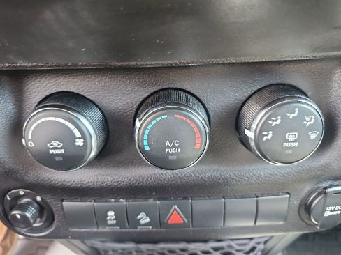 Certified 2018 Jeep Wrangler Unlimited Sport S AWD/4WD image 6
