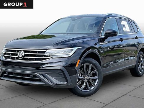 Used 2023 Volkswagen Tiguan SE FWD image 1