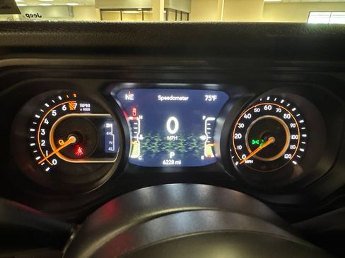 Used 2024 Jeep Gladiator Sport AWD/4WD image 12
