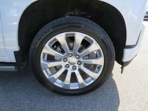 Used 2020 Chevrolet Silverado 1500 High Country w/ Technology Package AWD/4WD image 13